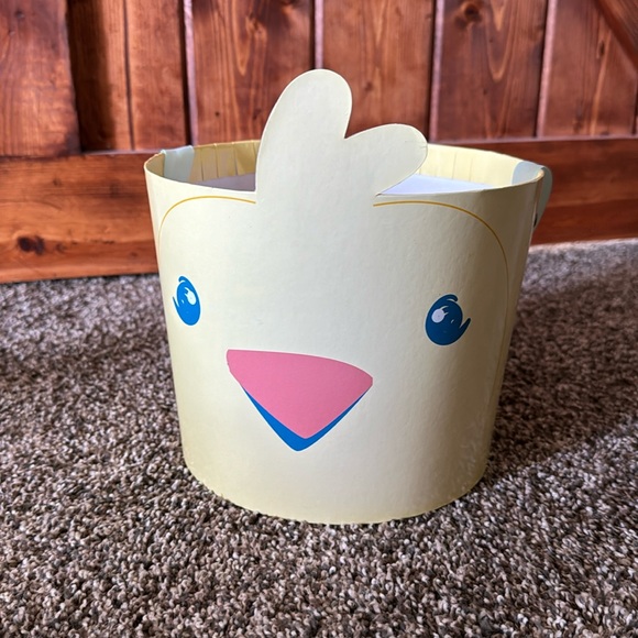 CHICK Easter/halloween pail Cardboard material. Design holds up. Ribbon handle. - Picture 1 of 4